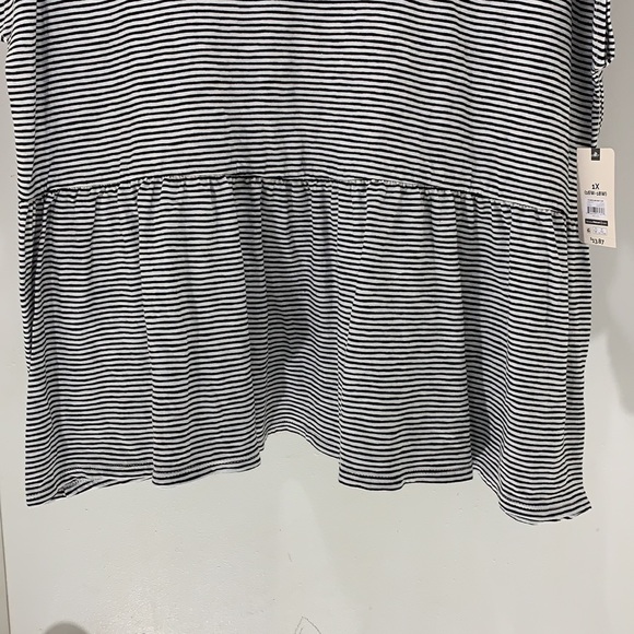 🌹🌹🌹Women's Plus Size Peplum T-Shirt.1X - Picture 2 of 6